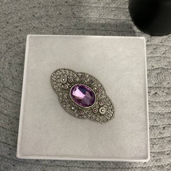 Gorgeous Vintage Rhinestone Lapel Oval Silver Tone Brooch. Absolutely gorgeous. - Picture 2 of 5